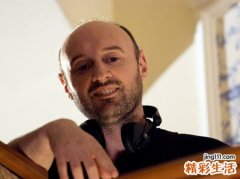 梦见秃顶是什么意思，梦到头顶中间头发秃了