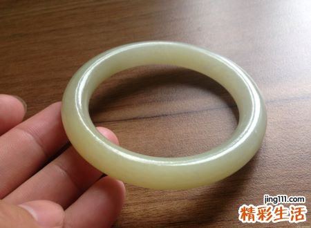 梦见镯子碎了预示什么，梦到自己戴的手镯碎了