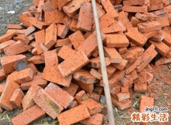 梦见打架啥意思，做梦梦到女儿拿砖头砸我