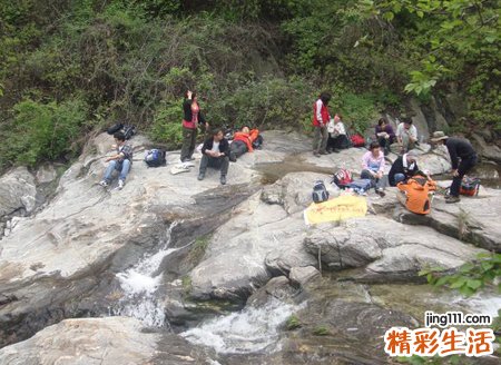 梦见抓鱼代表什么，做梦梦到闺蜜在河里抓鱼
