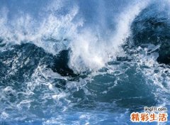 梦见波涛汹涌好吗，女人梦见大海海浪翻滚