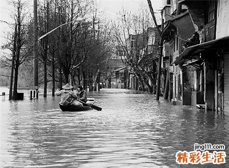 梦见家里发大水好不好，梦到自己家屋里发水