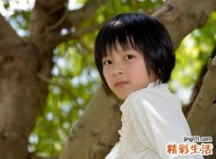 梦见女孩好吗，女人梦见抱着小女孩