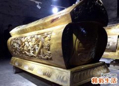 梦见抬棺材预示什么，梦到自己和多人抬棺材