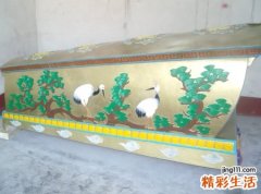 梦见别人抬棺材好不好，做梦梦到别人抬棺材在路上