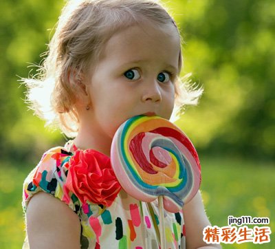梦见棒棒糖啥意思，梦到小女孩吃棒棒糖