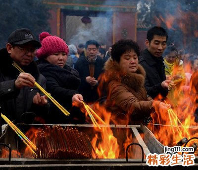 梦见出家啥预兆，梦到出家拜佛有人给红包