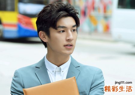 男生时尚的微信个性昵称，高冷帅气的简单男网名