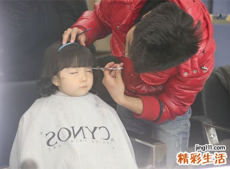 梦见剪头发怎么回事，做梦梦到妈妈带我去剪头发