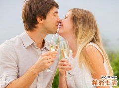 梦见亲吻啥预兆，做梦梦到和女友的闺蜜亲吻
