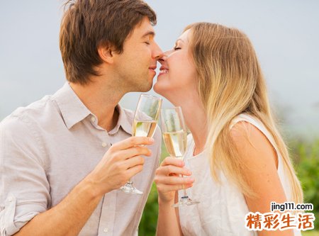 梦见亲吻啥预兆，做梦梦到和女友的闺蜜亲吻