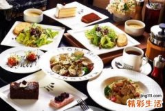 梦见请人吃饭预示什么，做梦梦到招待很多人吃饭