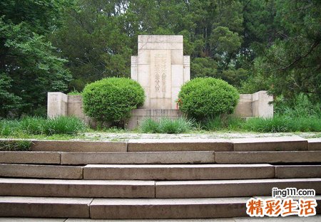 梦见许多坟墓是什么意思，女人梦见坟墓有预兆