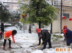 梦见铲雪好不好，做梦梦到铲雪时被冻住了动弹不得