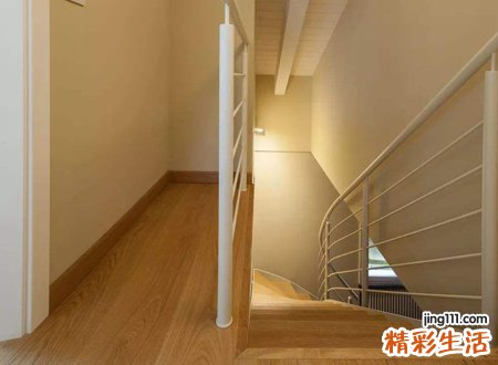 女人梦见上楼没有楼梯是什么意思