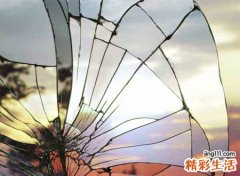 梦见擦玻璃时玻璃碎了什么意思