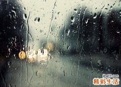 梦见下雨天忘记带伞淋雨了，梦到下雨阻碍出行