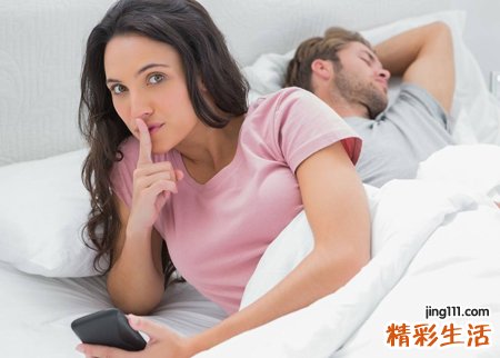 梦见老公和别的女人嬉戏调情，做梦梦到老公跟一个女人走了