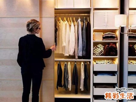 梦见去专卖店买衣服是什么意思