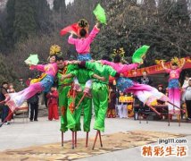 梦见踩高跷是好是坏，做梦梦到美女踩高跷扭秧歌