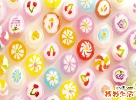 梦见喜糖啥预兆，做梦梦到天上掉下了无数的芝麻和喜糖