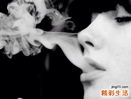 梦见吸烟好不好，女人梦见自己抽烟吐烟