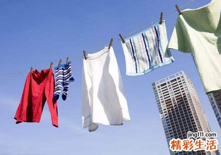 梦见自己去地摊买衣服是什么意思