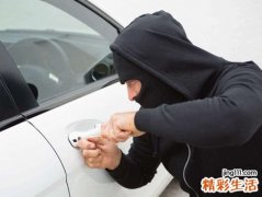 梦见汽车在停车场被偷，梦到车被偷了并报警