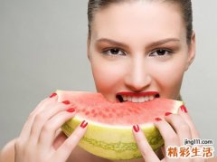 孕妇梦见在瓜园里大口吃西瓜吐瓜子