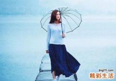 梦见下雨涨水淹没田地，梦到晴天下雨涨水把路淹了