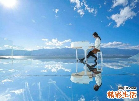 梦见自己飞还长了翅膀，女性经常梦到自己会飞