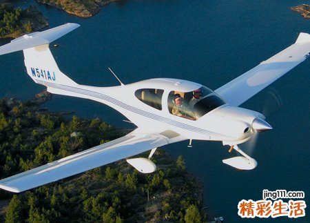 梦见错过飞机退了机票，女人梦见没赶上飞机