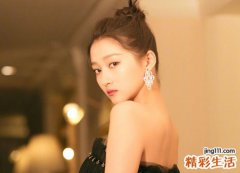 女人梦见自己裸体展示给众人看