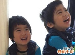 梦见双胞胎男孩可爱讨人喜欢，女人梦见抱双胞胎男孩