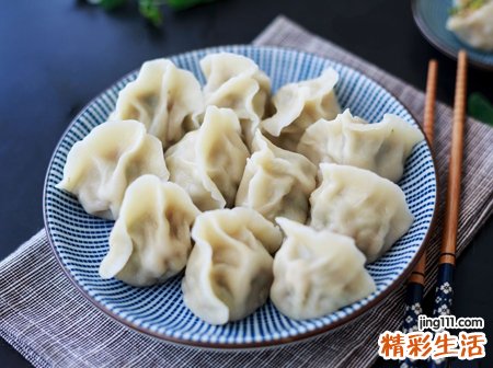 梦见自己和别人一起在餐厅吃饺子