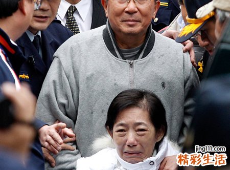 梦见奔丧很急很悲恸，做梦梦到去别人家奔丧