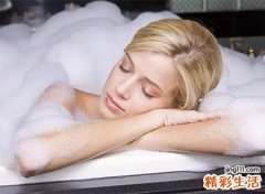 梦见洗澡旁边有男人被别人看见