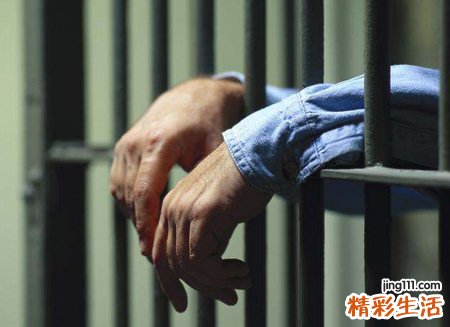 梦见坐牢吃牢饭，男人梦见自己进监狱了