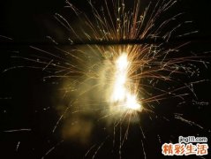 梦见放炮躲在了山洞里，做梦梦到外面放炮声巨响