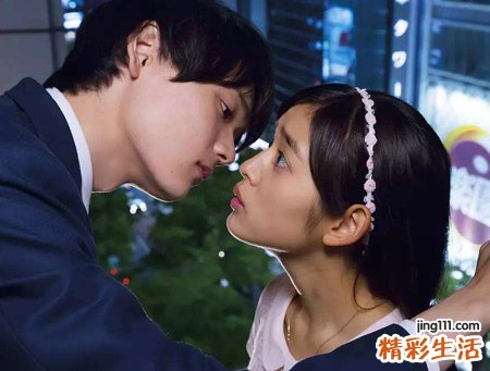 梦见参加别人的婚礼场面好热闹