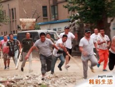 梦见自己带头打群架被警察抓进拘留所