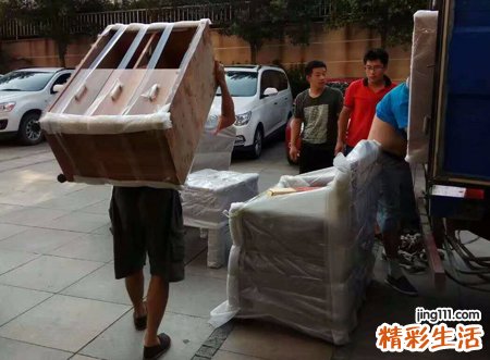 梦见自己搬家搬到另一个房子