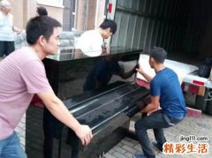 女人梦见搬家收拾东西找到了丢失的珠宝项链