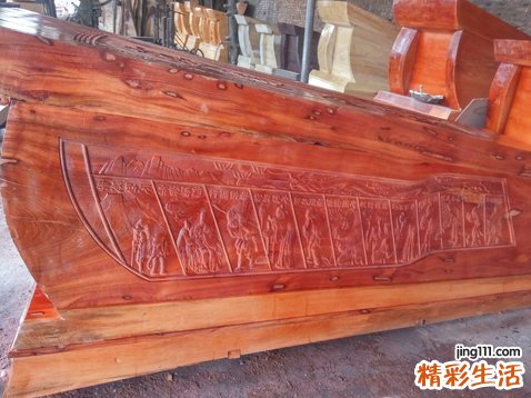 梦见别人抬棺材还有好多人吹喇叭演奏丧乐