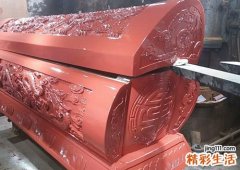梦见给死去亲人抬棺材入土为安