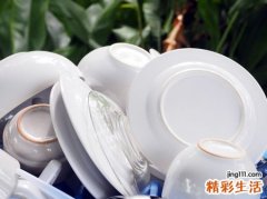 女人梦见自己在厨房洗碗刷盘子