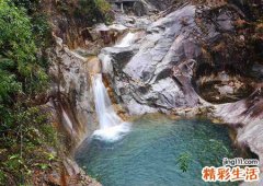 梦见和很多人一起挖坑挖了好多深坑