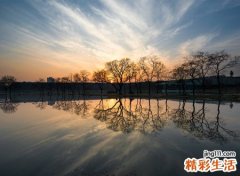 梦见水是什么意思，女人梦见很大的一片水