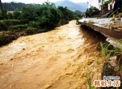 梦见涨水是什么征兆，做梦梦到要走的路被水淹了