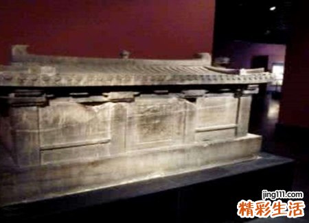 梦见很多古老奇形怪状的石棺